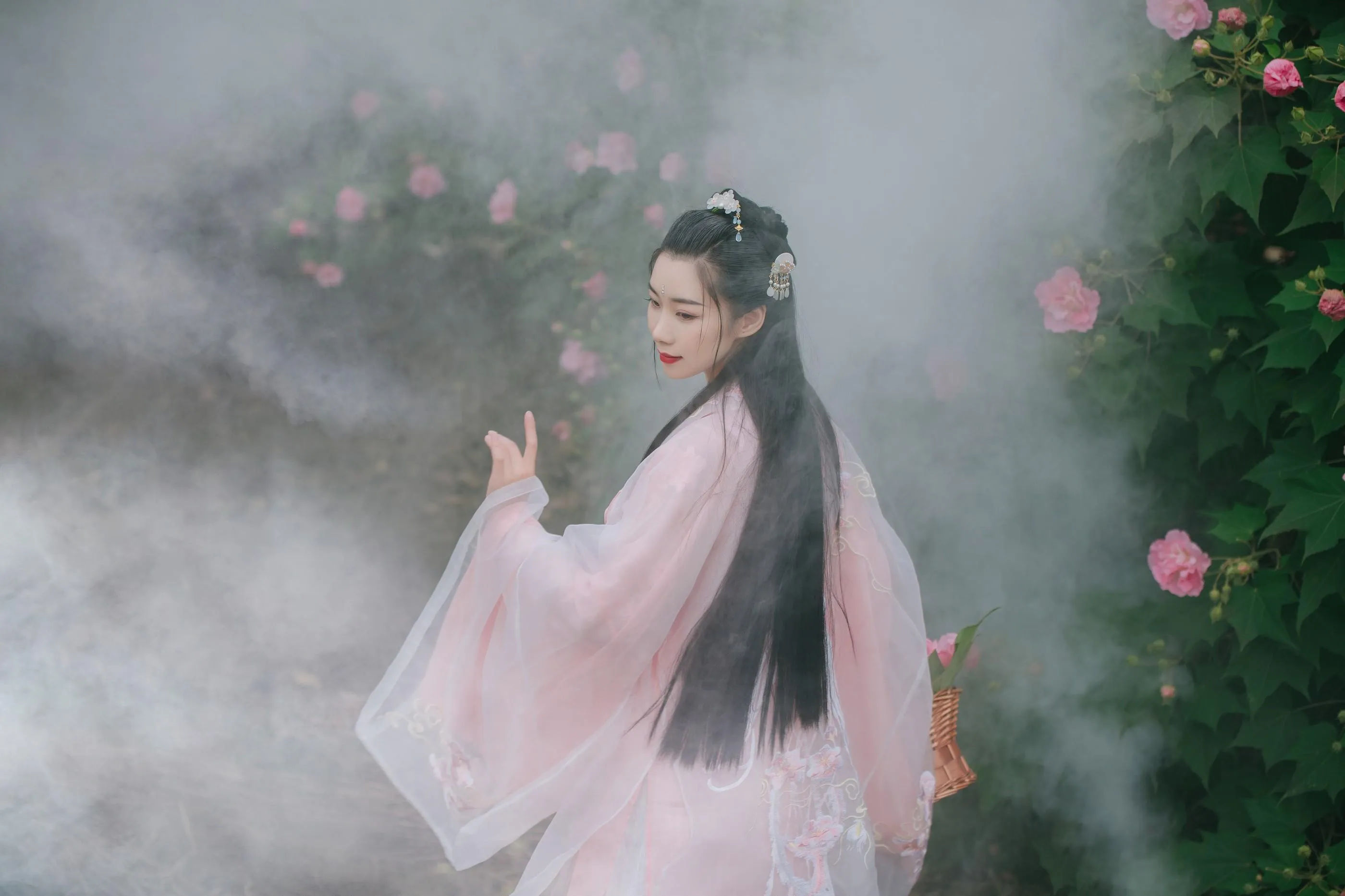 [艺图语] 2022.05.31 粉蝶 木景抒 [22P]插图